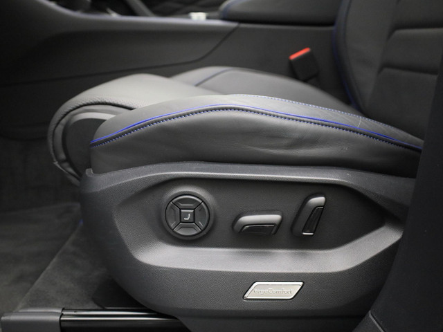 Volkswagen Touareg 3.0 TSieHybrid 340kW 462PK 4MOTION R · Panoramadak · Elek. Trekhaak · 360°Camera · Stoelmassage & ventilatie · Garantie t m 11-0