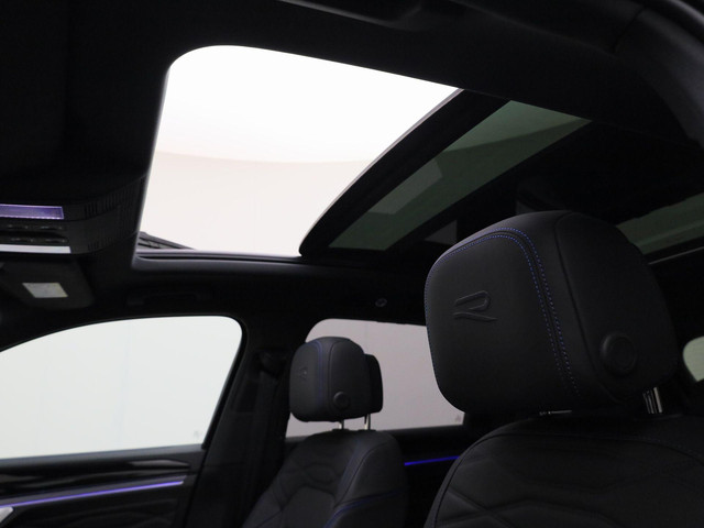 Volkswagen Touareg 3.0 TSieHybrid 340kW 462PK 4MOTION R · Panoramadak · Elek. Trekhaak · 360°Camera · Stoelmassage & ventilatie · Garantie t m 11-0