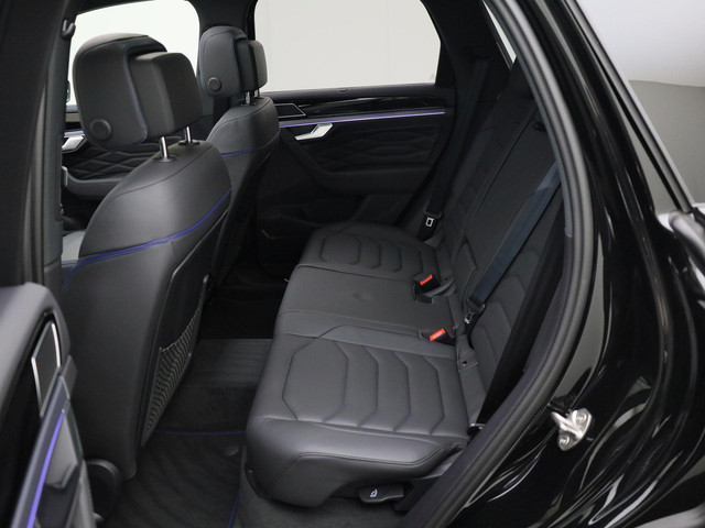 Volkswagen Touareg 3.0 TSieHybrid 340kW 462PK 4MOTION R · Panoramadak · Elek. Trekhaak · 360°Camera · Stoelmassage & ventilatie · Garantie t m 11-0