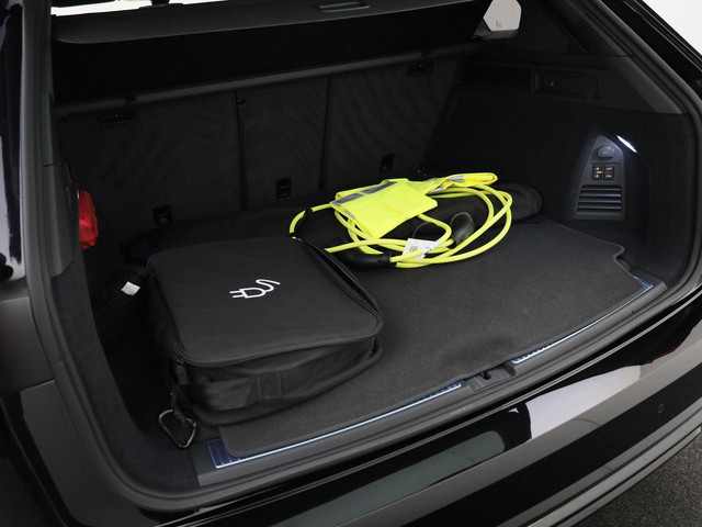 Volkswagen Touareg 3.0 TSieHybrid 340kW 462PK 4MOTION R · Panoramadak · Elek. Trekhaak · 360°Camera · Stoelmassage & ventilatie · Garantie t m 11-0