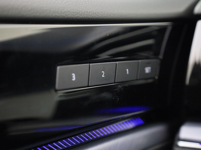 Volkswagen Touareg 3.0 TSieHybrid 340kW 462PK 4MOTION R · Panoramadak · Elek. Trekhaak · 360°Camera · Stoelmassage & ventilatie · Garantie t m 11-0