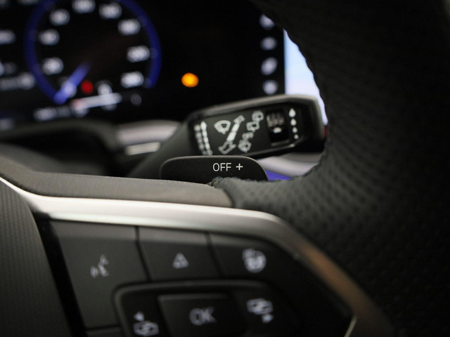 Volkswagen Touareg 3.0 TSieHybrid 340kW 462PK 4MOTION R · Panoramadak · Elek. Trekhaak · 360°Camera · Stoelmassage & ventilatie · Garantie t m 11-0