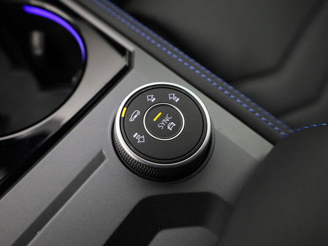 Volkswagen Touareg 3.0 TSieHybrid 340kW 462PK 4MOTION R · Panoramadak · Elek. Trekhaak · 360°Camera · Stoelmassage & ventilatie · Garantie t m 11-0