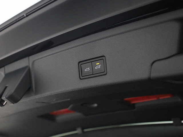 Volkswagen Touareg 3.0 TSieHybrid 340kW 462PK 4MOTION R · Panoramadak · Elek. Trekhaak · 360°Camera · Stoelmassage & ventilatie · Garantie t m 11-0