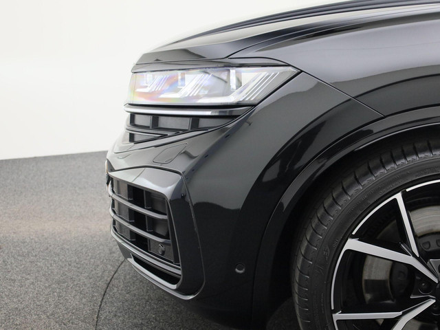Volkswagen Touareg 3.0 TSieHybrid 340kW 462PK 4MOTION R · Panoramadak · Elek. Trekhaak · 360°Camera · Stoelmassage & ventilatie · Garantie t m 11-0
