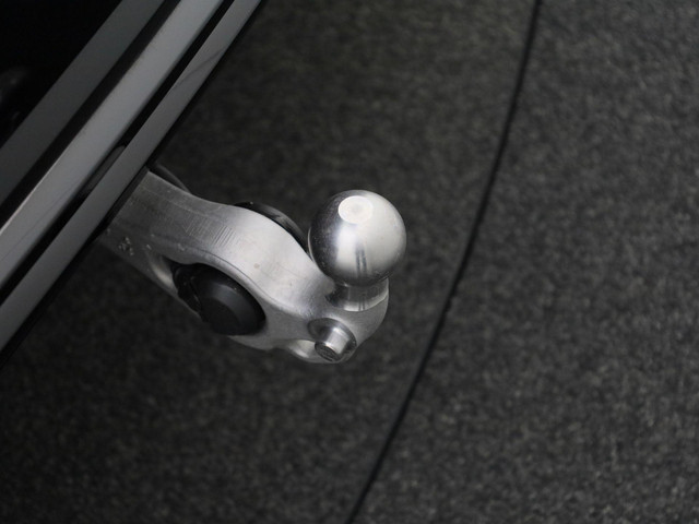 Volkswagen Touareg 3.0 TSieHybrid 340kW 462PK 4MOTION R · Panoramadak · Elek. Trekhaak · 360°Camera · Stoelmassage & ventilatie · Garantie t m 11-0