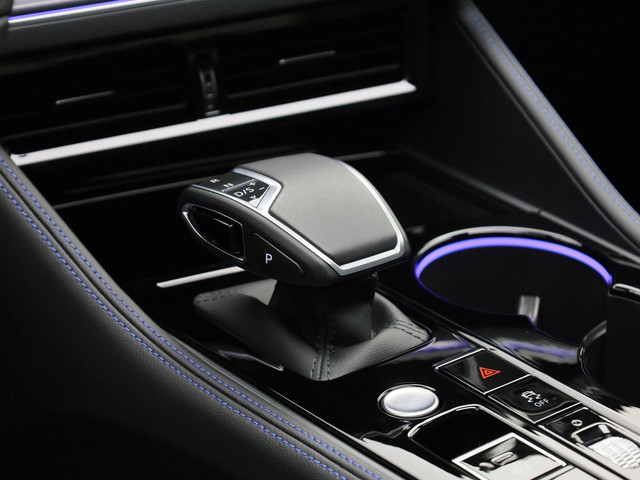 Volkswagen Touareg 3.0 TSieHybrid 340kW 462PK 4MOTION R · Panoramadak · Elek. Trekhaak · 360°Camera · Stoelmassage & ventilatie · Garantie t m 11-0
