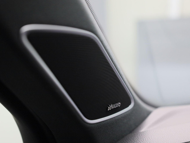 Volkswagen Touareg 3.0 TSieHybrid 340kW 462PK 4MOTION R · Panoramadak · Elek. Trekhaak · 360°Camera · Stoelmassage & ventilatie · Garantie t m 11-0