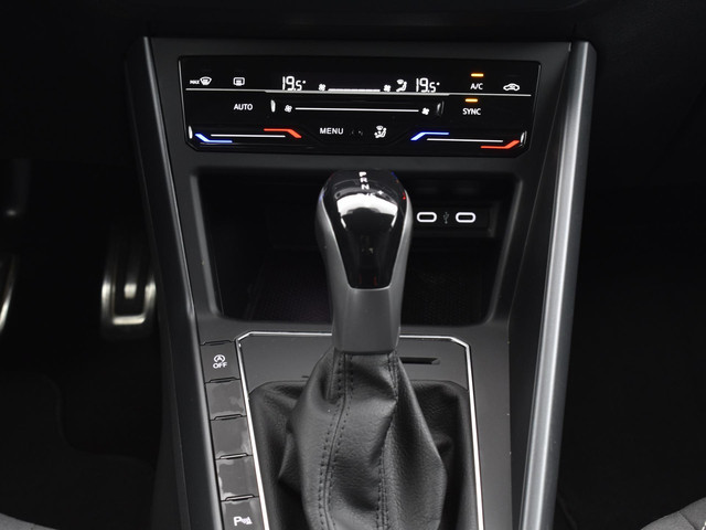 Volkswagen Polo 1.0 TSI 110pk DSG R-Line · Camera · Apple Android Car Play · ACC · 16'' Velgen ·