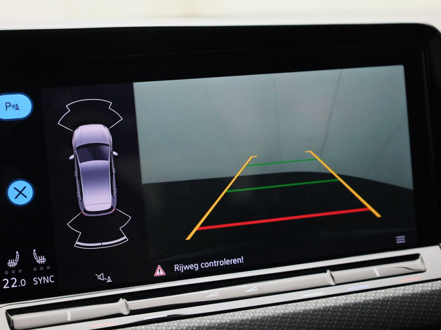 Volkswagen Golf 1.5eTSI 150PK R-Line Blackstyle DSG · Panoramadak · Camera + Parkeersensoren · Stoel-& stuurverwarming · Garantie tot februari 2
