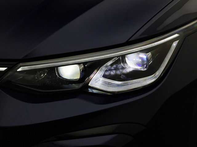 Volkswagen Golf 1.5eTSI 150PK R-Line Blackstyle DSG · Panoramadak · Camera + Parkeersensoren · Stoel-& stuurverwarming · Garantie tot februari 2