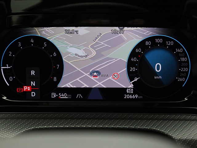 Volkswagen Golf 1.5eTSI 150PK R-Line Blackstyle DSG · Panoramadak · Camera + Parkeersensoren · Stoel-& stuurverwarming · Garantie tot februari 2