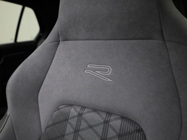 Volkswagen Golf 1.5eTSI 150PK R-Line Blackstyle DSG · Panoramadak · Camera + Parkeersensoren · Stoel-& stuurverwarming · Garantie tot februari 2