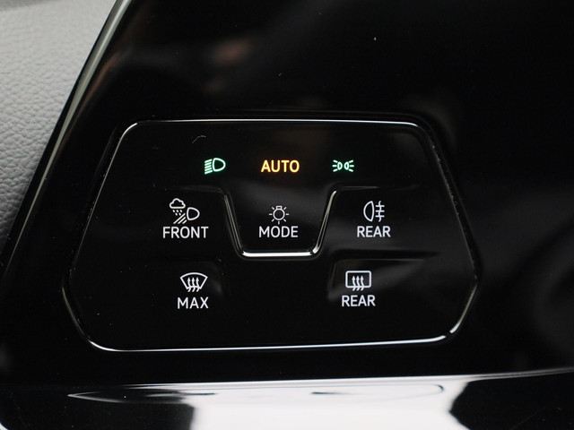 Volkswagen Golf 1.5eTSI 150PK R-Line Blackstyle DSG · Panoramadak · Camera + Parkeersensoren · Stoel-& stuurverwarming · Garantie tot februari 2