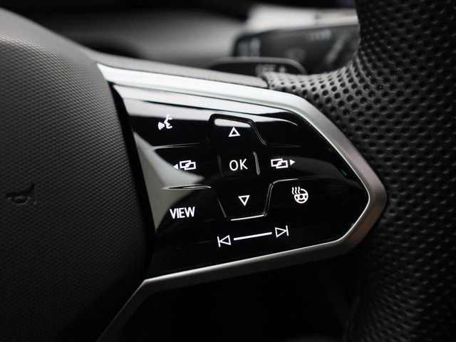 Volkswagen Golf 1.5eTSI 150PK R-Line Blackstyle DSG · Panoramadak · Camera + Parkeersensoren · Stoel-& stuurverwarming · Garantie tot februari 2