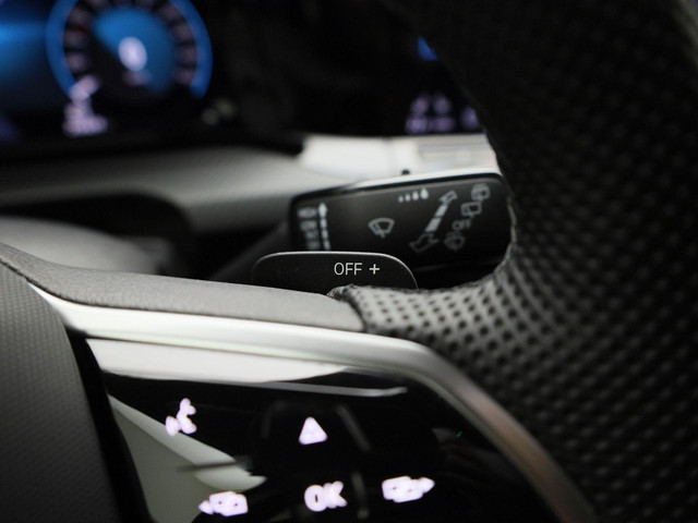 Volkswagen Golf 1.5eTSI 150PK R-Line Blackstyle DSG · Panoramadak · Camera + Parkeersensoren · Stoel-& stuurverwarming · Garantie tot februari 2