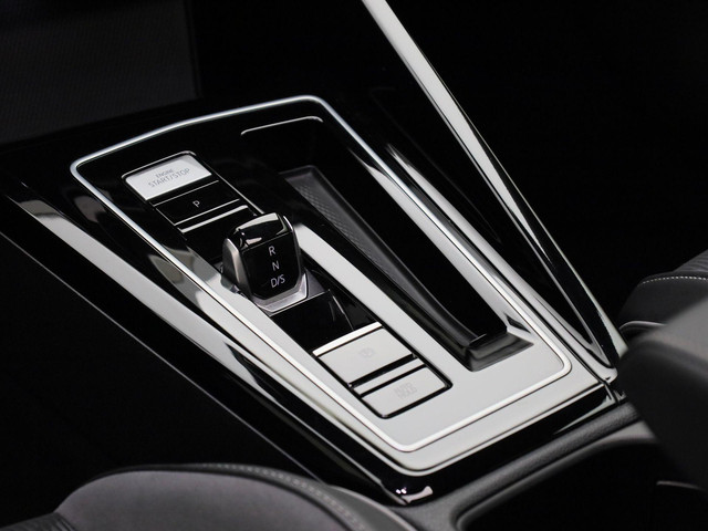 Volkswagen Golf 1.5eTSI 150PK R-Line Blackstyle DSG · Panoramadak · Camera + Parkeersensoren · Stoel-& stuurverwarming · Garantie tot februari 2