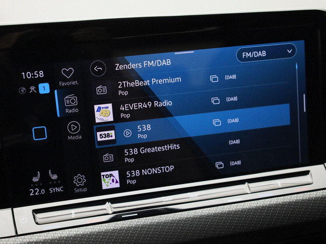 Volkswagen Golf 1.5eTSI 150PK R-Line Blackstyle DSG · Panoramadak · Camera + Parkeersensoren · Stoel-& stuurverwarming · Garantie tot februari 2