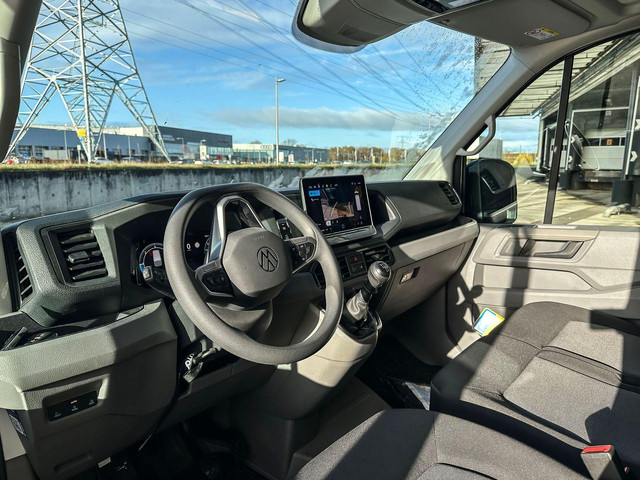 volkswagen-crafter-2.0-tdi-140pk-l3h2-highline---bpm-vrij---all-seasonbanden---navigatie-apple-carplay---android-auto---trekhaak---sidebars---bet