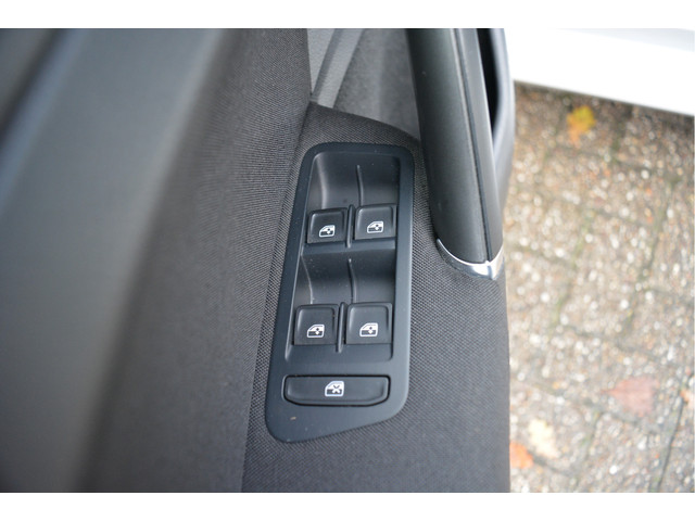 Volkswagen Golf 1.0 116PK TSI Comfortline Executive | Orig. NL | DAB+ | CarPlay | NAP |