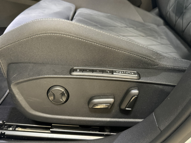 Volkswagen Golf 1.5 TSI Life Business | Memory stoelen | Camera | Full LED | Apple Carplay