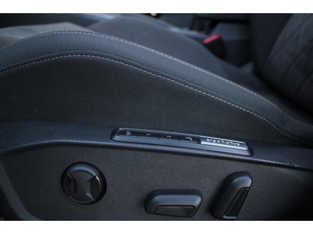 Volkswagen Golf 1.5 eTSI Style