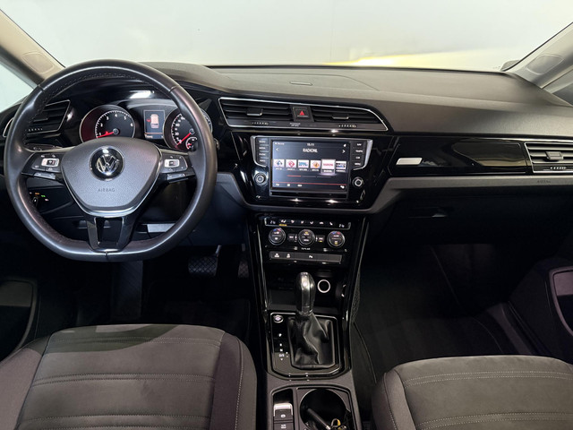 Volkswagen Touran 1.4 TSI Connected Series 7p | PANO | NAVI
