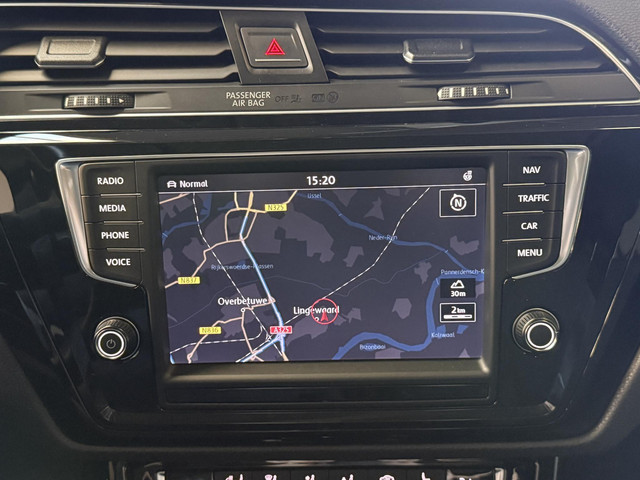 Volkswagen Touran 1.4 TSI Connected Series 7p | PANO | NAVI