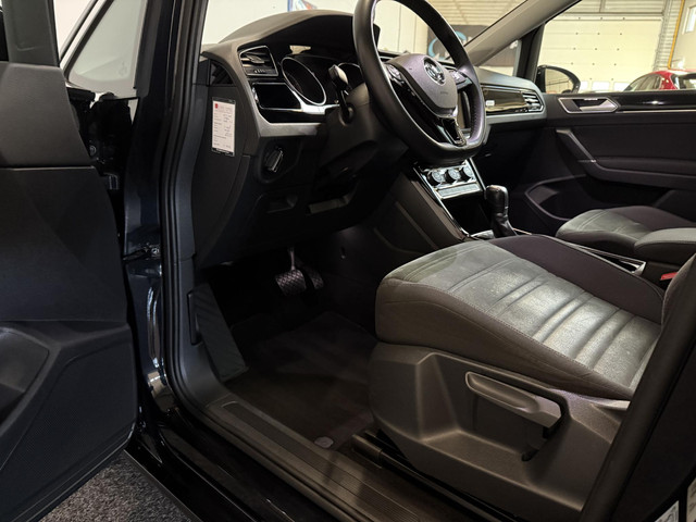 Volkswagen Touran 1.4 TSI Connected Series 7p | PANO | NAVI