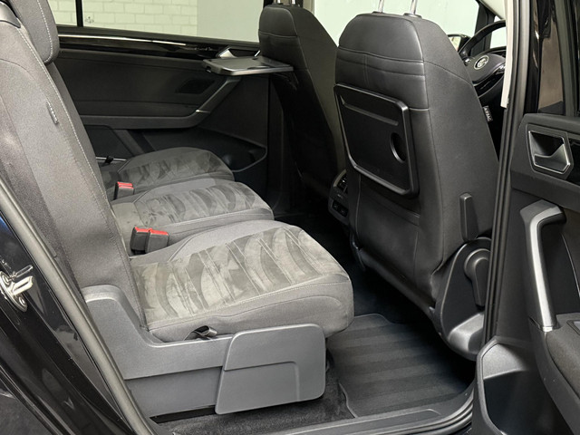 Volkswagen Touran 1.4 TSI Connected Series 7p | PANO | NAVI