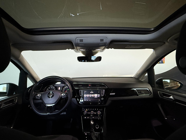 Volkswagen Touran 1.4 TSI Connected Series 7p | PANO | NAVI