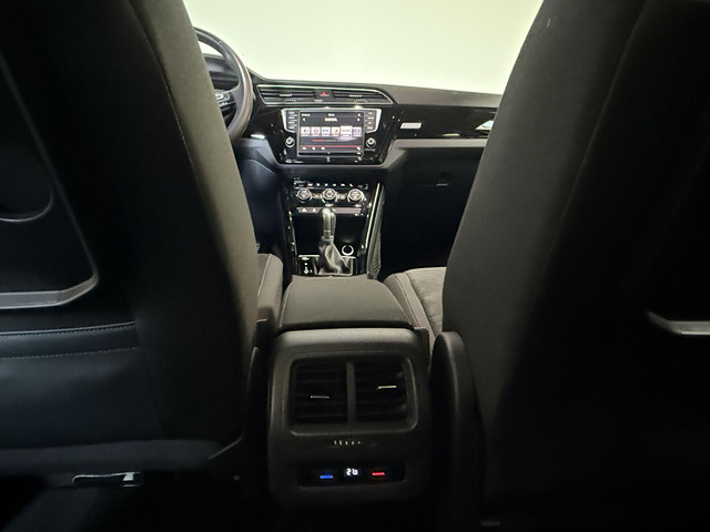 Volkswagen Touran 1.4 TSI Connected Series 7p | PANO | NAVI