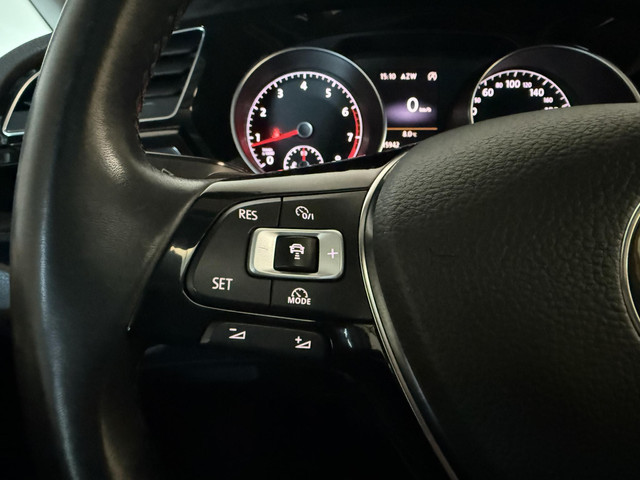 Volkswagen Touran 1.4 TSI Connected Series 7p | PANO | NAVI