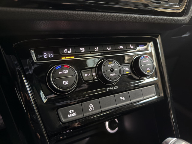 Volkswagen Touran 1.4 TSI Connected Series 7p | PANO | NAVI