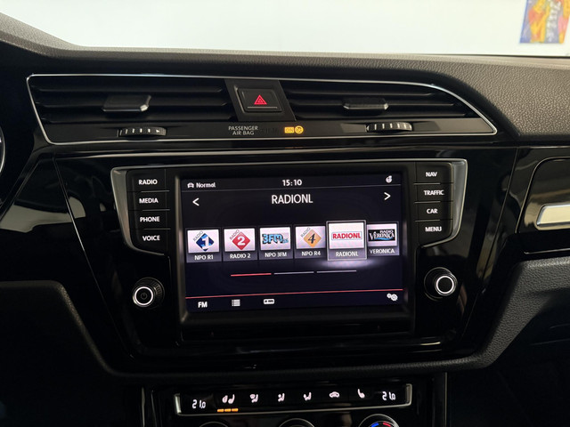 Volkswagen Touran 1.4 TSI Connected Series 7p | PANO | NAVI