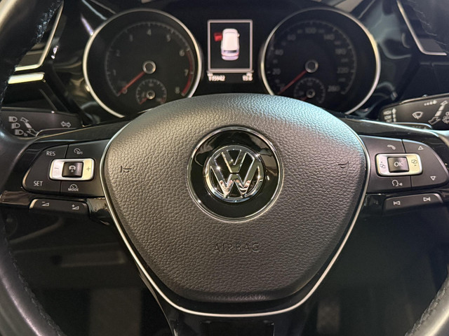 Volkswagen Touran 1.4 TSI Connected Series 7p | PANO | NAVI