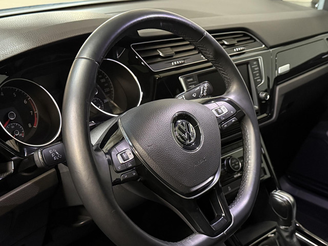 volkswagen-touran-1.4-tsi-connected-series-7p---pano---navi