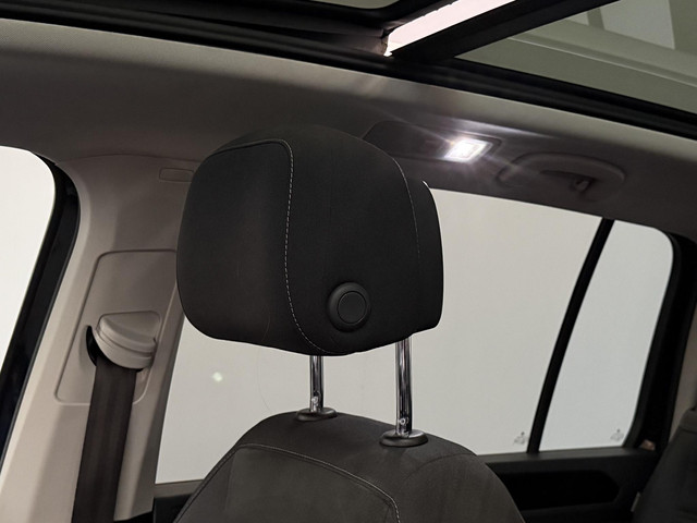 Volkswagen Touran 1.4 TSI Connected Series 7p | PANO | NAVI