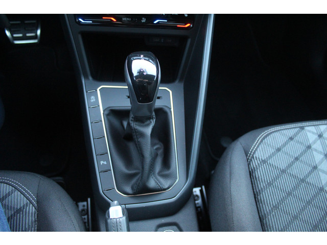 Volkswagen Polo 1.0 TSI 2x R-Line Automaat Navigatie Virtual cockpit Adaptive cruise control Achteruitrijcamera Parkeersensoren rondom Apple car