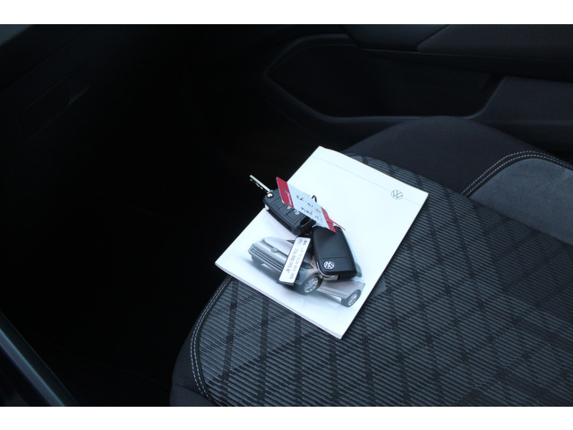 Volkswagen Polo 1.0 TSI 2x R-Line Automaat Navigatie Virtual cockpit Adaptive cruise control Achteruitrijcamera Parkeersensoren rondom Apple car