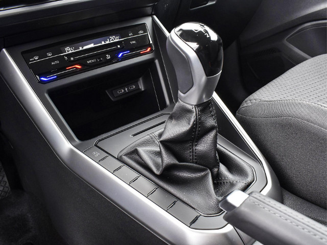 Volkswagen Polo Life Edition 1.0 TSI 95 pk 5 versn. Hand · Achteruitrijcamera · Parkeersensor achter · Velgen 'essex', 15 inch lichtmetaal ·