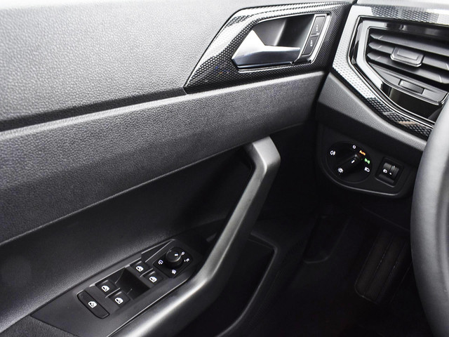 Volkswagen Polo Life Edition 1.0 TSI 95 pk 5 versn. Hand · Achteruitrijcamera · regensensor ·