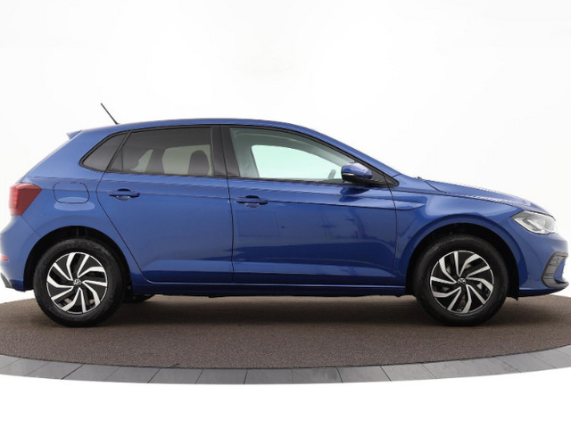 Volkswagen Polo Life Edition 1.0 TSI 95 pk 5 versn. Hand · Achteruitrijcamera · Regensensor ·
