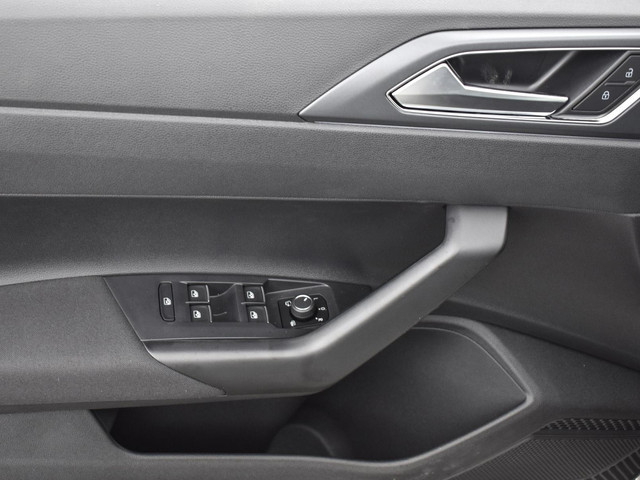 Volkswagen Polo R-Line Edition 1.0 TSI 95 PK 7 versn. DSG 7 Versn. DSG · Voorraad Actie · Prijs is inclusief EU 2000,- inruilpremie · Speciaal i