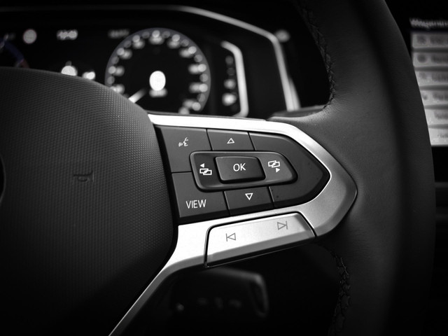 Volkswagen Polo R-Line Edition 1.0 TSI 95 PK 7 versn. DSG 7 Versn. DSG · Voorraad Actie · Prijs is inclusief EU 2000,- inruilpremie · Speciaal i