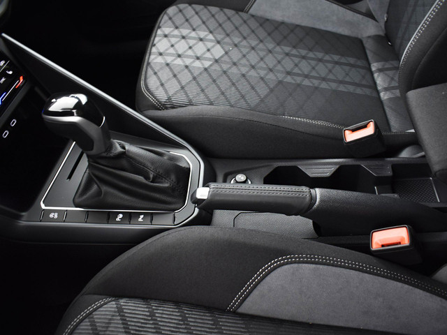 Volkswagen Polo R-Line Edition 1.0 TSI 95 PK 7 versn. DSG 7 Versn. DSG · Voorraad Actie · Prijs is inclusief EU 2000,- inruilpremie · Speciaal i