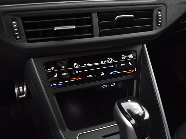 Volkswagen Polo R-Line Edition 1.0 TSI 95 PK 7 versn. DSG 7 Versn. DSG · Voorraad Actie · Prijs is inclusief EU 2000,- inruilpremie · Speciaal i