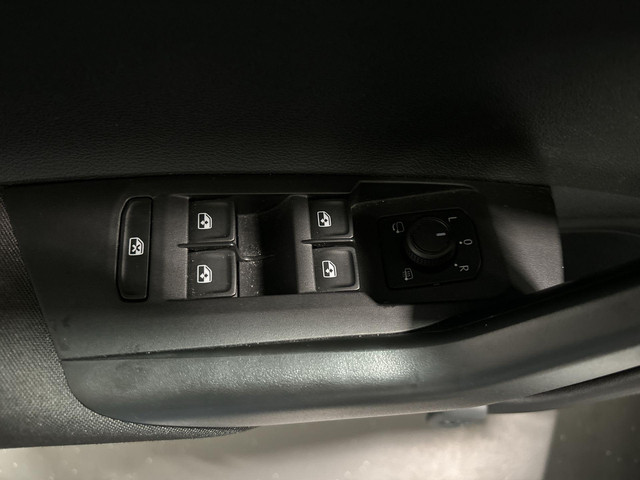 Volkswagen Polo 1.0 TSI 95pk DSG Life Business · Apple Android Car Play · Navigatie · P-Sensoren · DAB · Stoelverwarming · 15'' Inch · Garantie