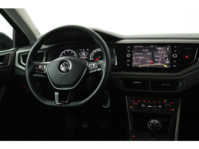 Volkswagen Polo 1.0 TSI Beats (STOELVERWARMING, NAVIGATIE, CRUISE CONTROL, PARKEERSENSOREN)
