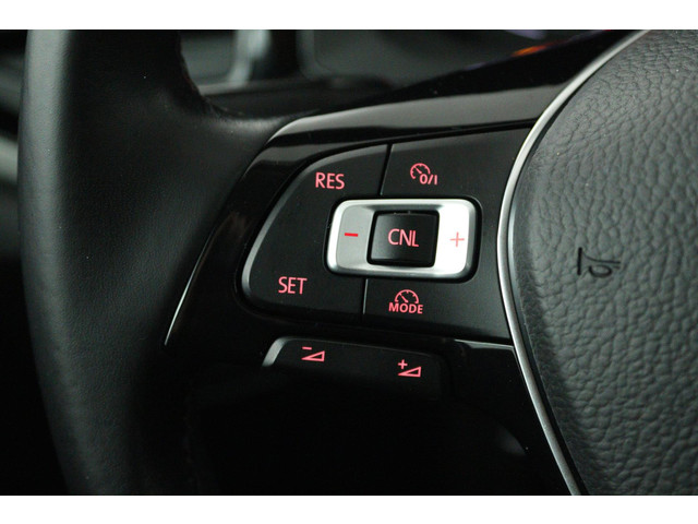 Volkswagen Polo 1.0 TSI Beats (STOELVERWARMING, NAVIGATIE, CRUISE CONTROL, PARKEERSENSOREN)